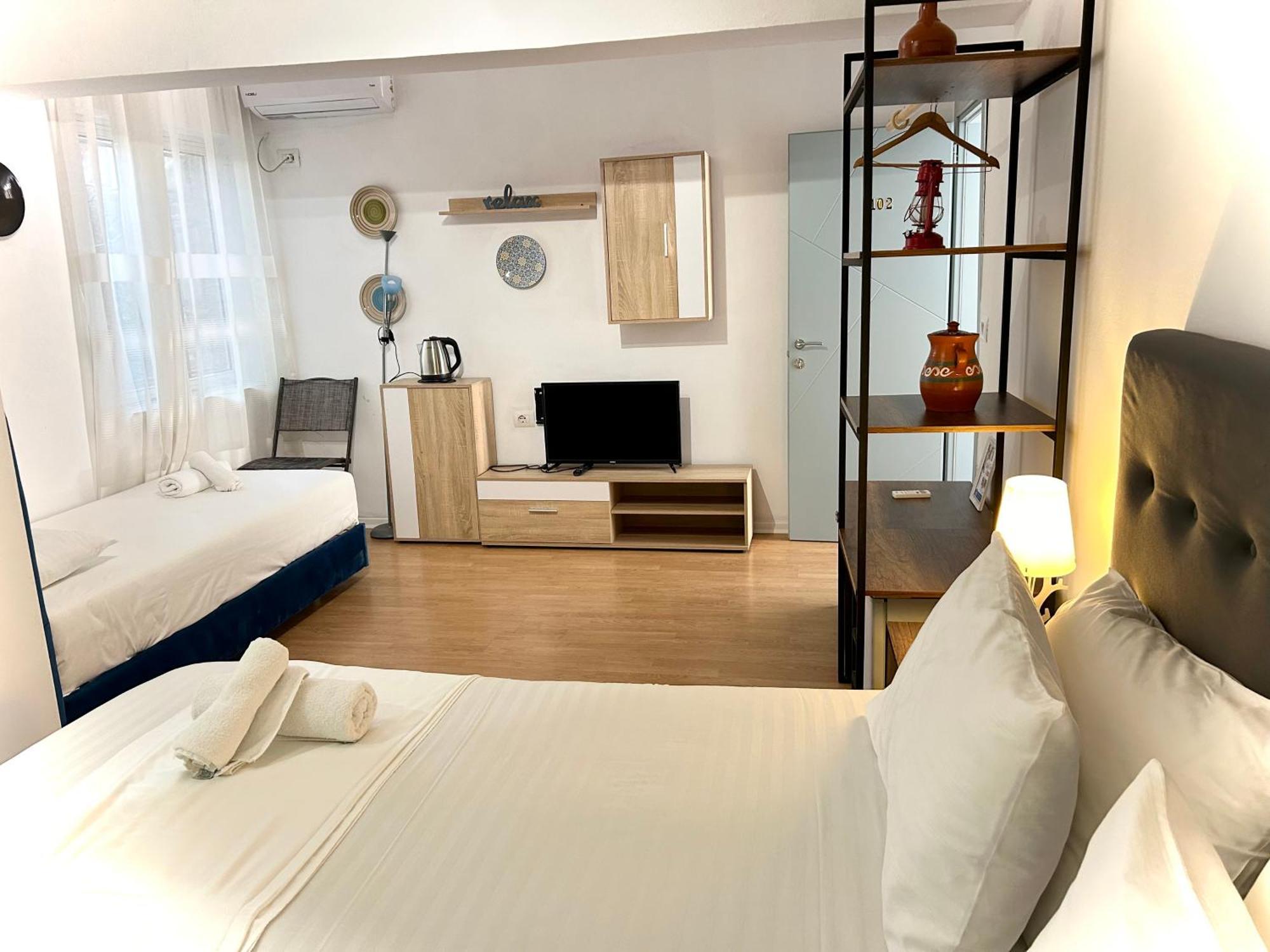 Budget Retreat Tirana & Studios 外观 照片