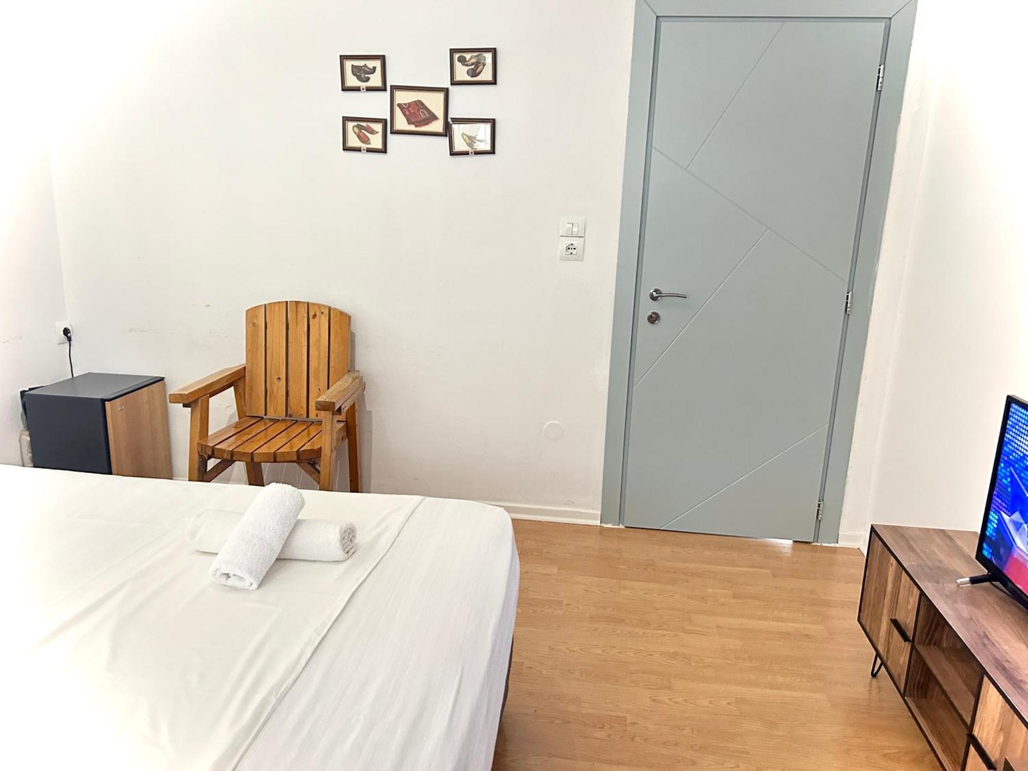 Budget Retreat Tirana & Studios 外观 照片