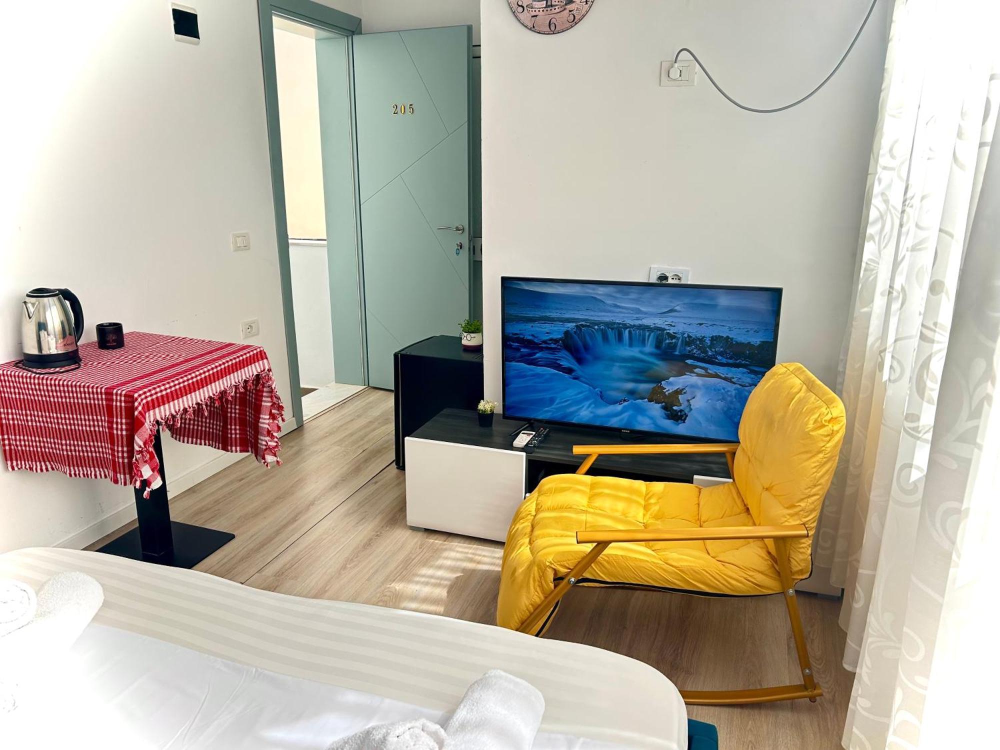 Budget Retreat Tirana & Studios 外观 照片