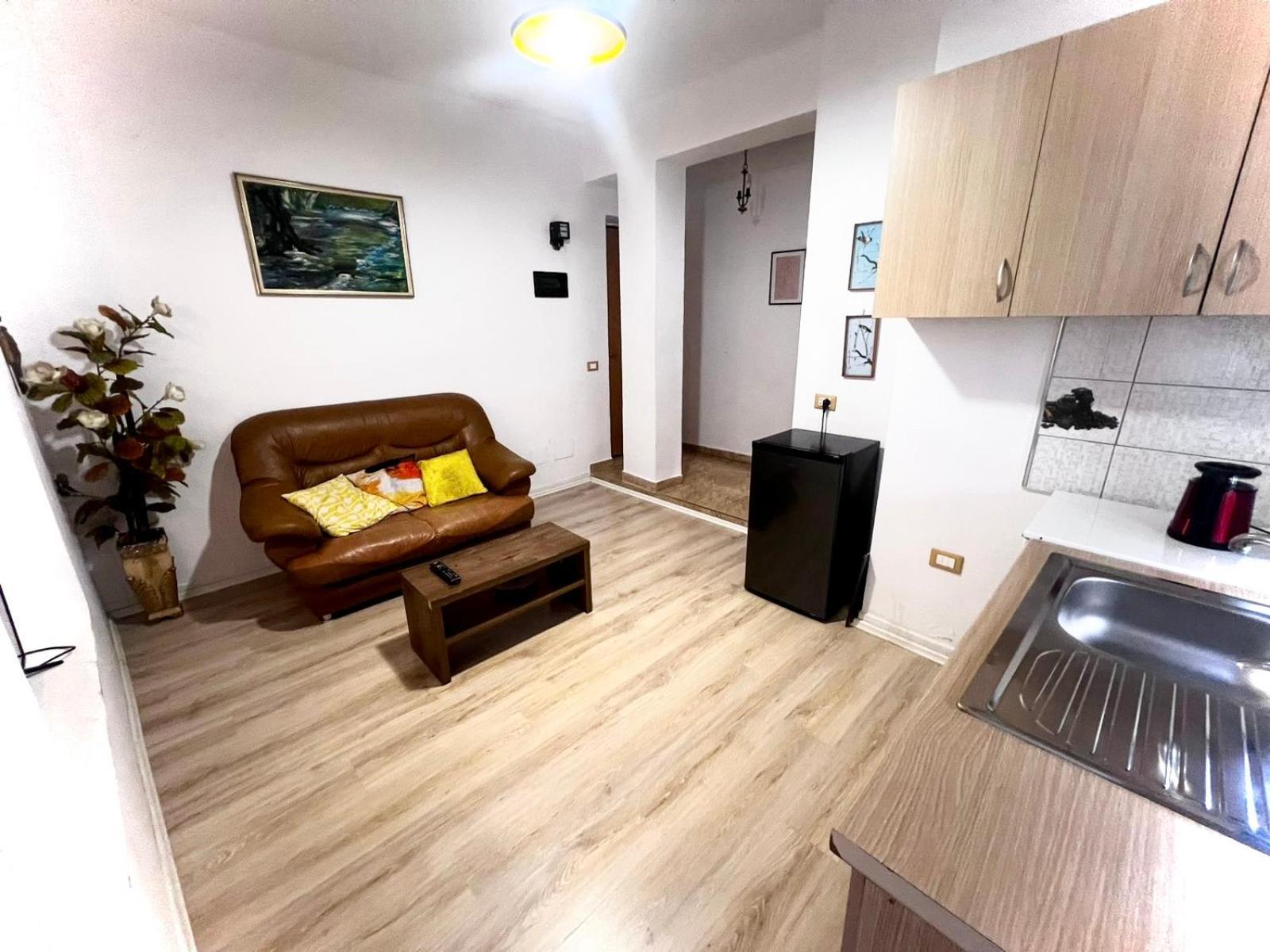 Budget Retreat Tirana & Studios 外观 照片